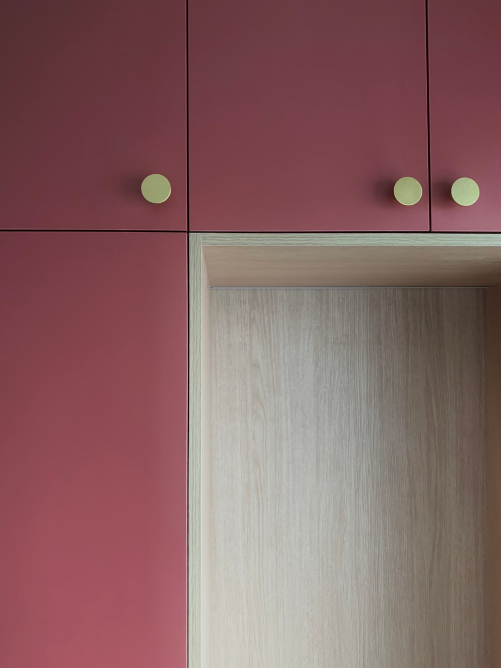 kast hall roze met nis detail